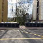 Nové kontejnery na krumlovském sídlišti Špičák nechávají zápach a hluk pod zemí