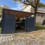 Nové kontejnery na krumlovském sídlišti Špičák nechávají zápach a hluk pod zemí