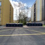 Nové kontejnery na krumlovském sídlišti Špičák nechávají zápach a hluk pod zemí