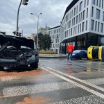 AKTUALIZOVÁNO: Na křižovatce v Mánesově ulici bourala sanita převážející pacientku
