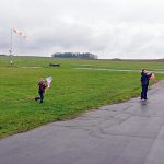 Na hradeckém letišti v sobotu odpoledne drakiádu neodpískali, i když pršelo