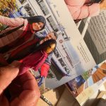 V novém lipenském betlému je místní baletka, holubičkář, Kateřina Neumannová nebo Jára Cimrman