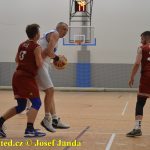 Medvědům trojky nepadaly, přesto porazili Tigers téměř o 20 bodů