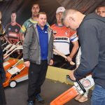 Mistr světa v timbersportu Jason Wynyard se vrátil do míst, kde se setkával s Martinem Komárkem