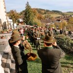 Při Svatohubertské troubené mši v Nezamyslicích nechyběl zpěv ani jelen