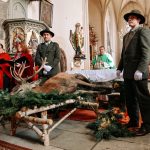 Při Svatohubertské troubené mši v Nezamyslicích nechyběl zpěv ani jelen