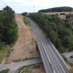 V rámci dostavby dálnice D4 začaly odstřely skalního masivu u Milína. Akce omezí dopravu