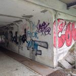 Podchod u Měšic dostal graffiti výzdobu. Změnil se k nepoznání