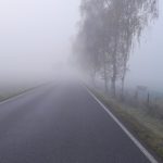 Podzimní mlhy jsou tu. Řidiči by měli sundat nohu z plynu