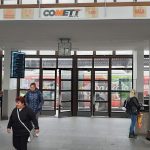 Z autobusového nádraží v Táboře zmizely papírové informační cedule