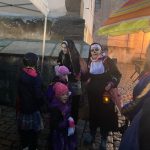 Desítky lidí vyrazily v Písku na strašidelnou cestu od stavení ke stavení