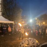 Desítky lidí vyrazily v Písku na strašidelnou cestu od stavení ke stavení