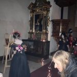 Desítky lidí vyrazily v Písku na strašidelnou cestu od stavení ke stavení