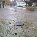 Pitná voda po ranní nehodě vodovodu v Budějovicích znovu teče. Oprava potrvá několik dní