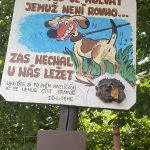 SOUTĚŽ: Kreativní cedule jsou ukázkou lidové tvořivosti aneb Je váš pes taky hulvát?