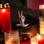 Trikolóra na kostele ve Strakonicích upomínala na výročí 17. listopadu