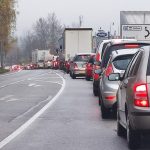 AKTUALIZOVÁNO: Oprava silnice u kruhového objezdu v Písku komplikuje dopravu. Tvoří se fronty až do serpentýn