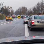 AKTUALIZOVÁNO: Oprava silnice u kruhového objezdu v Písku komplikuje dopravu. Tvoří se fronty až do serpentýn