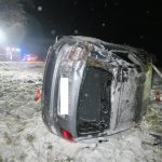 Řidiče překvapil první sníh. Na přezutí zimních pneumatik teď musí čekat