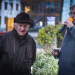 I nemocnice má svůj vánoční strom. Nádvoří provoněl adventní svařák