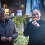I nemocnice má svůj vánoční strom. Nádvoří provoněl adventní svařák