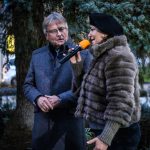 I nemocnice má svůj vánoční strom. Nádvoří provoněl adventní svařák