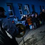 I nemocnice má svůj vánoční strom. Nádvoří provoněl adventní svařák