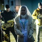 I nemocnice má svůj vánoční strom. Nádvoří provoněl adventní svařák