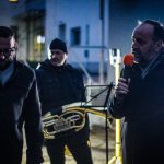 I nemocnice má svůj vánoční strom. Nádvoří provoněl adventní svařák
