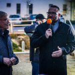 I nemocnice má svůj vánoční strom. Nádvoří provoněl adventní svařák