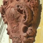 Restaurátoři zachránili cenný erb na sýpce strakonického špejcharu