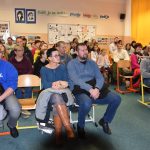 Vánoční trh na milevské 2. základní škole letos přilákal i pamětníky. Škola slaví 50 let