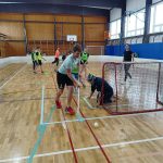 Žáci v Bernarticích změřili své síly s učiteli při florbalové turnaji