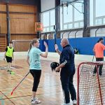Žáci v Bernarticích změřili své síly s učiteli při florbalové turnaji