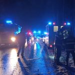 Řidička osobního vozu s dětmi narazila u Skal do projíždějícího vlaku