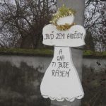 Kam na vánoční procházku? Nové Dvory u Opařan se opět andělsky oblékly