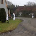 Kam na vánoční procházku? Nové Dvory u Opařan se opět andělsky oblékly