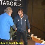 VIDEO: Vánoční turnaj v Táboře ve stolním tenisu vyhrál Alan Mačor. Nejlepší žena brala bronz