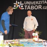 VIDEO: Vánoční turnaj v Táboře ve stolním tenisu vyhrál Alan Mačor. Nejlepší žena brala bronz