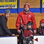 VIDEO: Čtvrťáci si vyzkoušeli na vánočním turnaji hru na celé kluziště