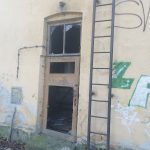 Památkově chráněná výtopna v Netolicích chátrá a slouží feťákům. Vlastník ji chtěl zbořit