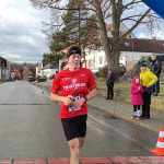 Hlavní závod Silvestrovského běhu v Jistebnici vyhráli Jakub Homola a Linda Pavlicová. Zaběhat si přišlo na 150 závodníků