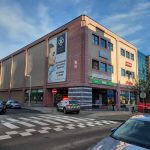 AKTUALIZOVÁNO: Policisté vyšetřují pád ženy ze střechy obchodního domu Dvořák v Táboře