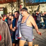 VIDEO: Otužilce ve Strakonicích vítalo na Nový rok jarní počasí