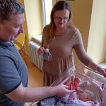 První jihočeské miminko přivítal starosta Jindřichova Hradce i ředitel nemocnice