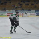 Kohouti dostali ve třetí části od Příbrami čtyři góly. V prodloužení přiletěla na led i termoska