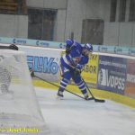 Kohouti dostali ve třetí části od Příbrami čtyři góly. V prodloužení přiletěla na led i termoska