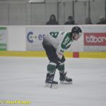 Kohouti dostali ve třetí části od Příbrami čtyři góly. V prodloužení přiletěla na led i termoska