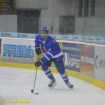 Kohouti dostali ve třetí části od Příbrami čtyři góly. V prodloužení přiletěla na led i termoska