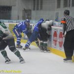 Kohouti dostali ve třetí části od Příbrami čtyři góly. V prodloužení přiletěla na led i termoska